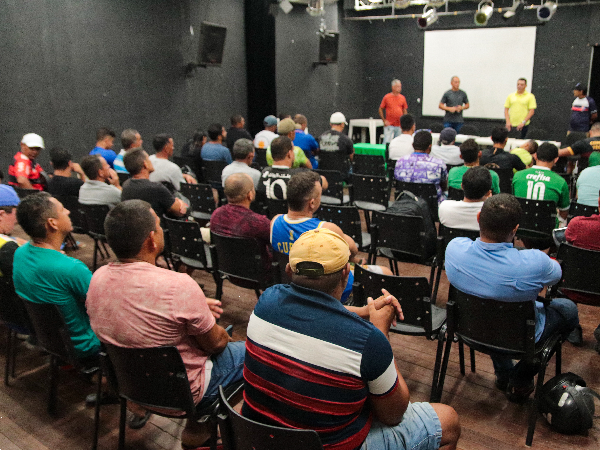 Prefeitura de Barbalha promove reunião com representantes de equipes sobre o Campeonato Municipal de Futebol 2024